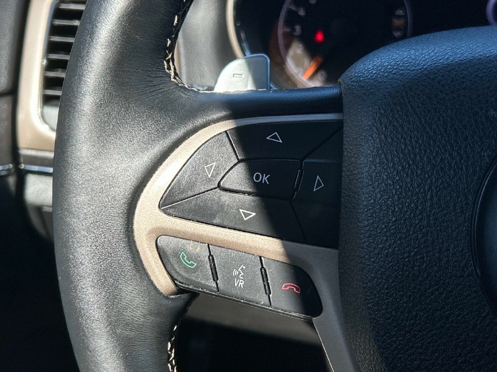 Used 2017 Silver Jeep Limited image 22
