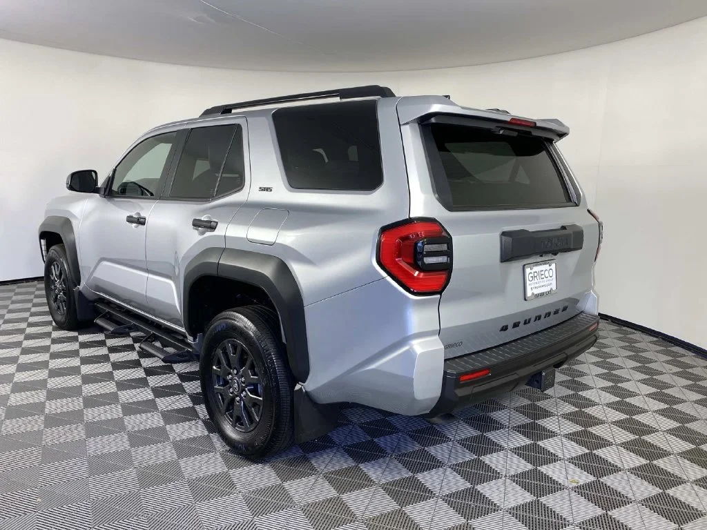 Used 2025 Cutting Edge Toyota SR5 image 6