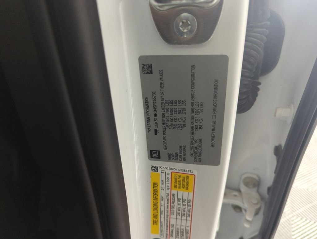 Used 2025 White GMC Elevation image 39