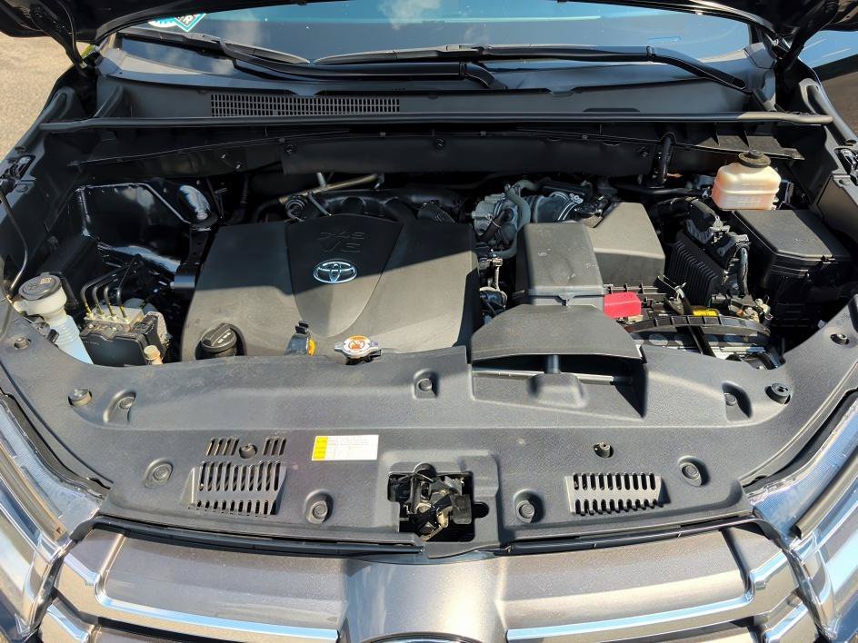 Used 2019 Midnight Black Metallic Toyota Limited image 28