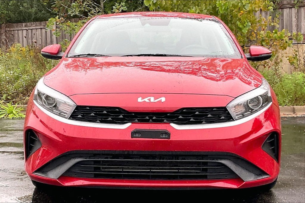Used 2023 Red Kia LXS image 2