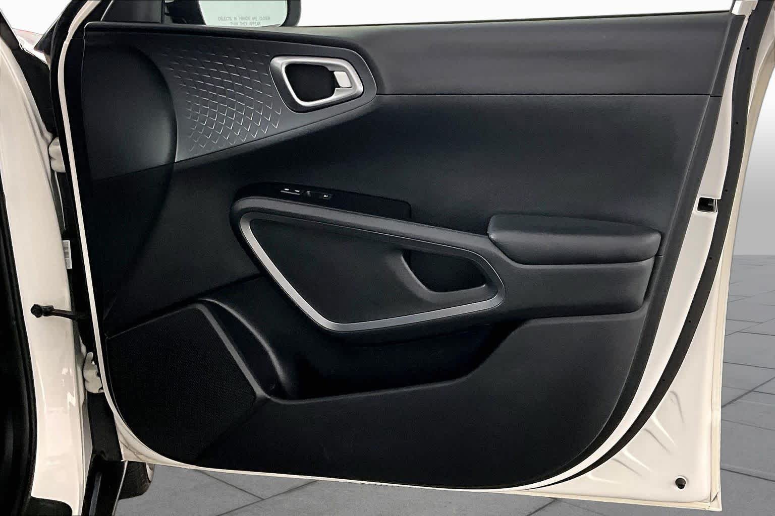 Used 2020 Snow White Pearl Kia EX image 21