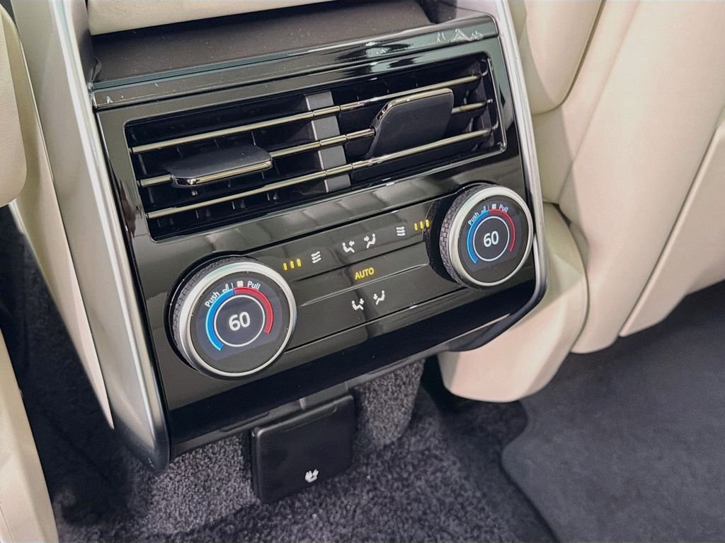 New 2027 Fuji White Land Rover SE image 27