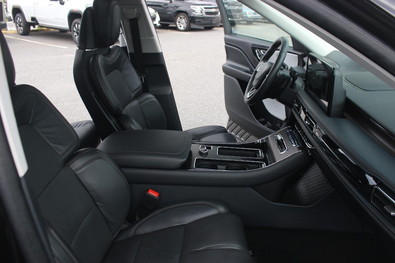 Used 2025 Infinite Black Metallic Clearcoat Lincoln Reserve image 34