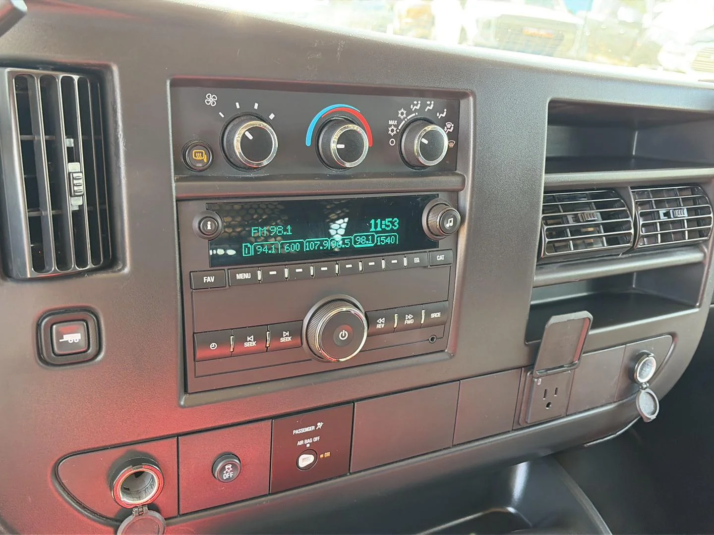 Used 2025 Summit White Chevrolet WT image 13
