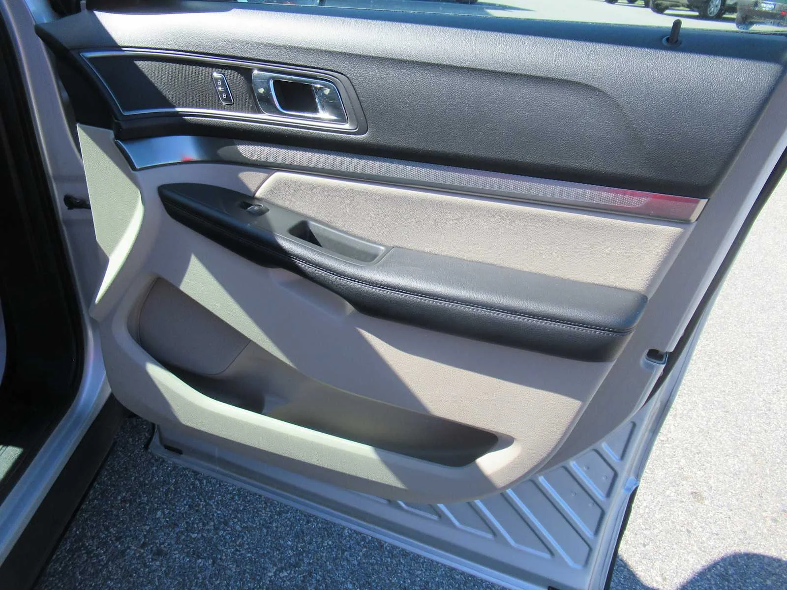 Used 2018 Ingot Silver Ford XLT image 14