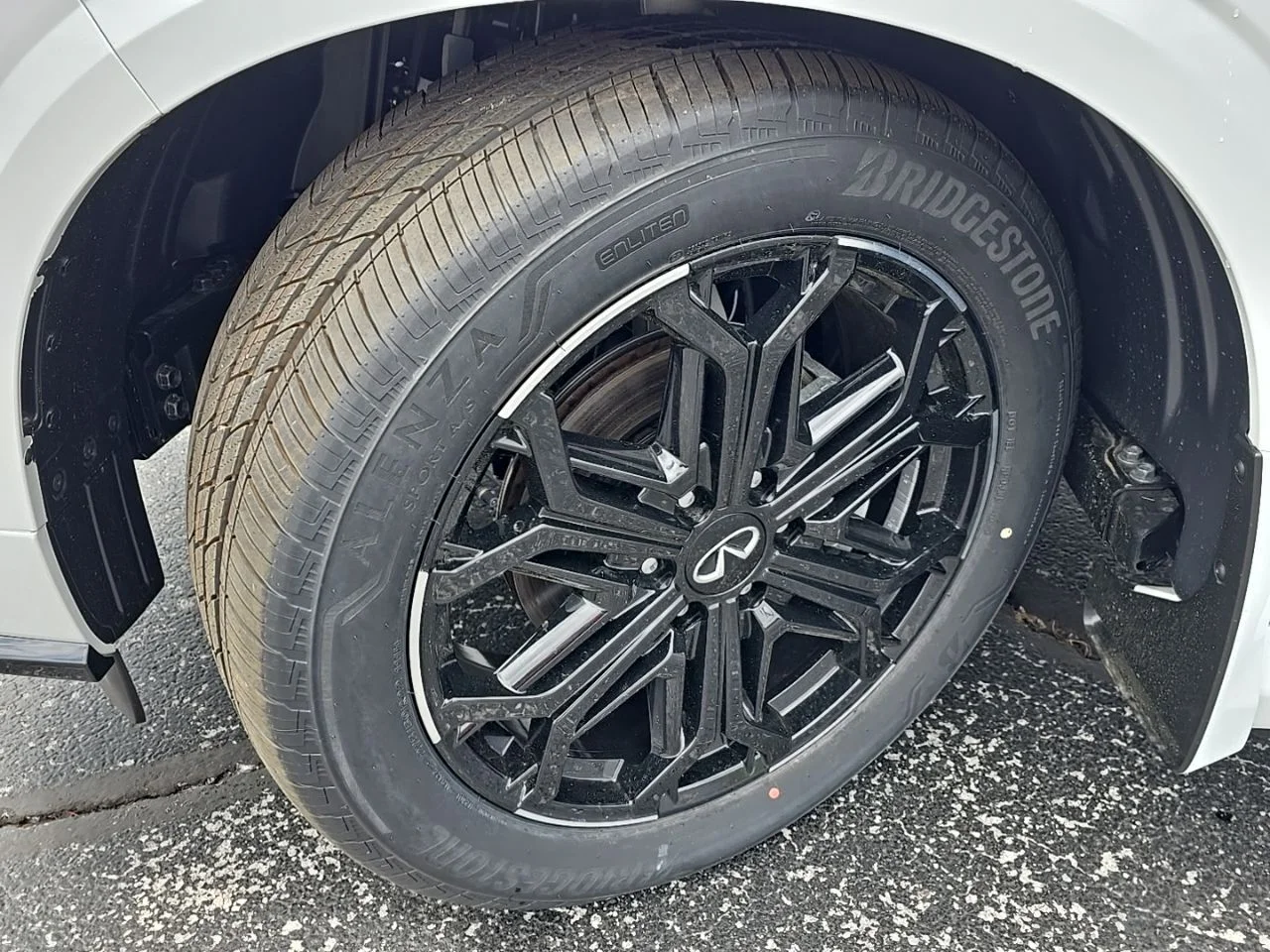New 2026 2T RADIANT WHIT INFINITI Sport 4WD image 7