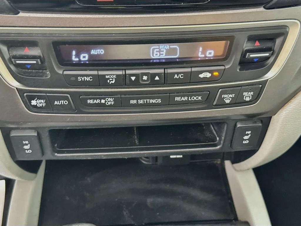 Used 2016 Silver Honda EX-L image 18