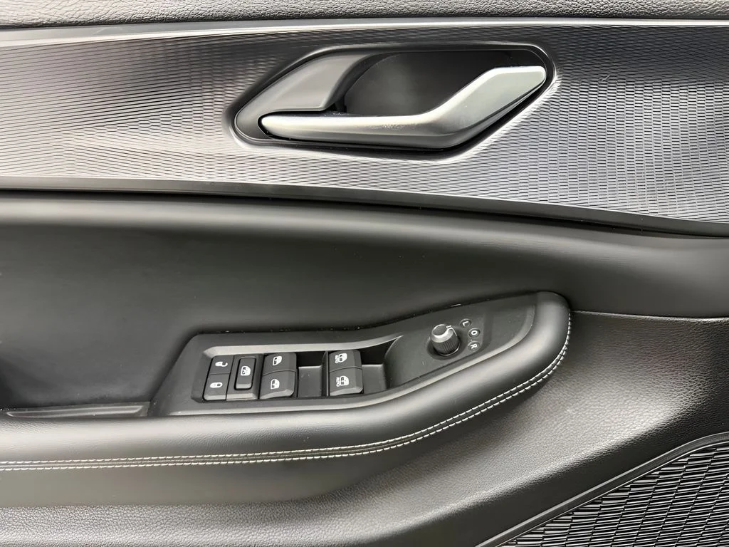 Used 2023 Gray Jeep Altitude X image 12