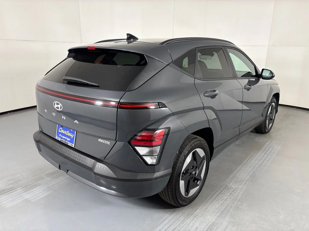 Used 2024 Gray Hyundai SEL image 8