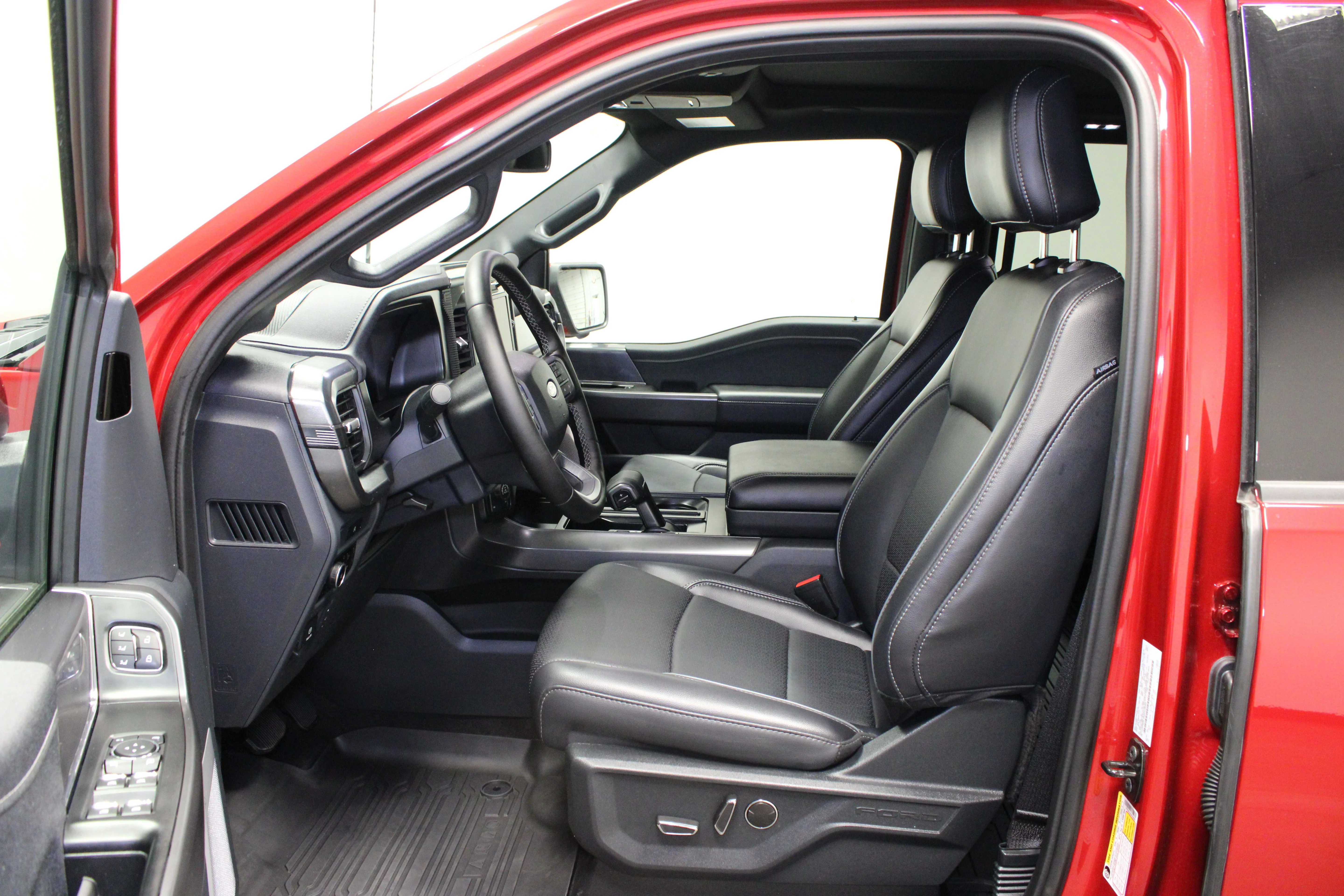 Used 2025 Rapid Red Metallic Tinted Clearcoat Ford LARIAT image 14