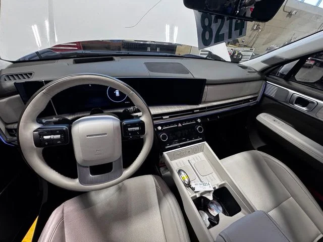 Used 2025 White Hyundai Calligraphy image 12
