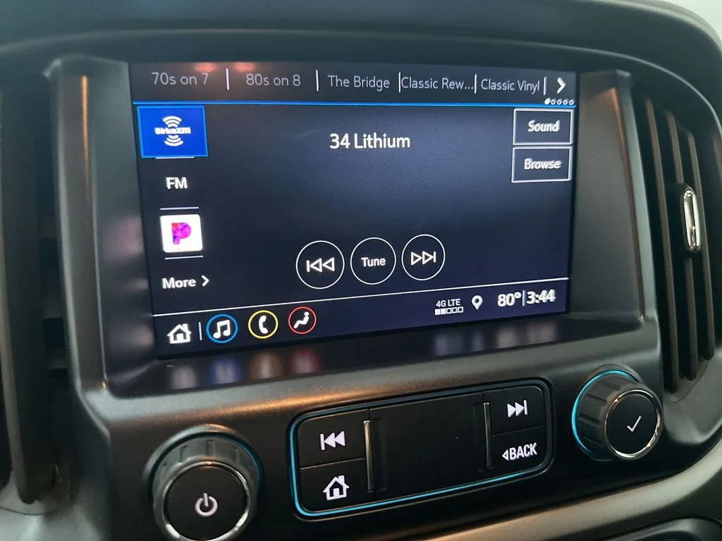 Used 2022 Black Chevrolet Z71 image 20