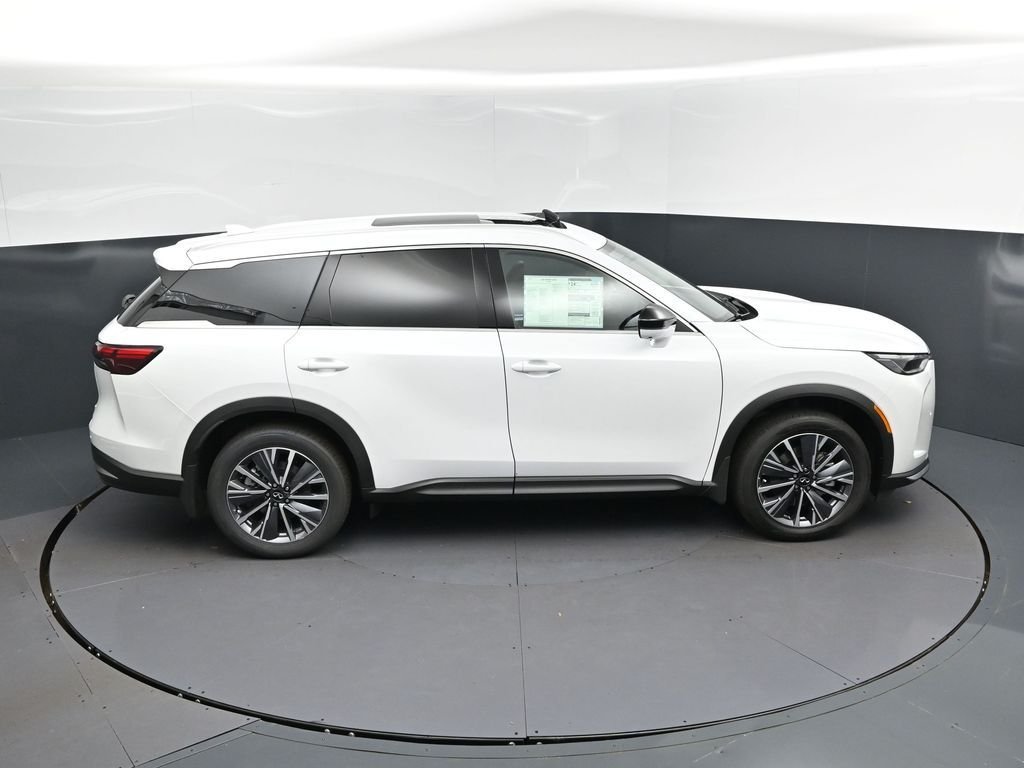 New 2027 RADIANT WHITE INFINITI Luxe FWD image 36