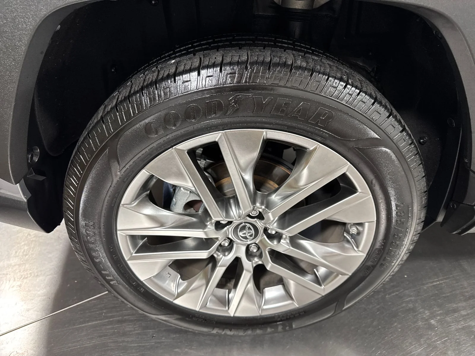 Used 2019 Silver Sky Metallic Toyota XLE Premium image 13