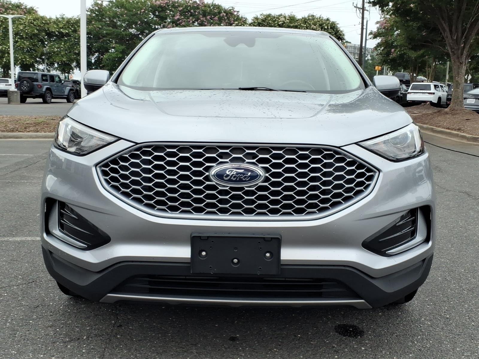 Used 2024  Ford SEL image 12