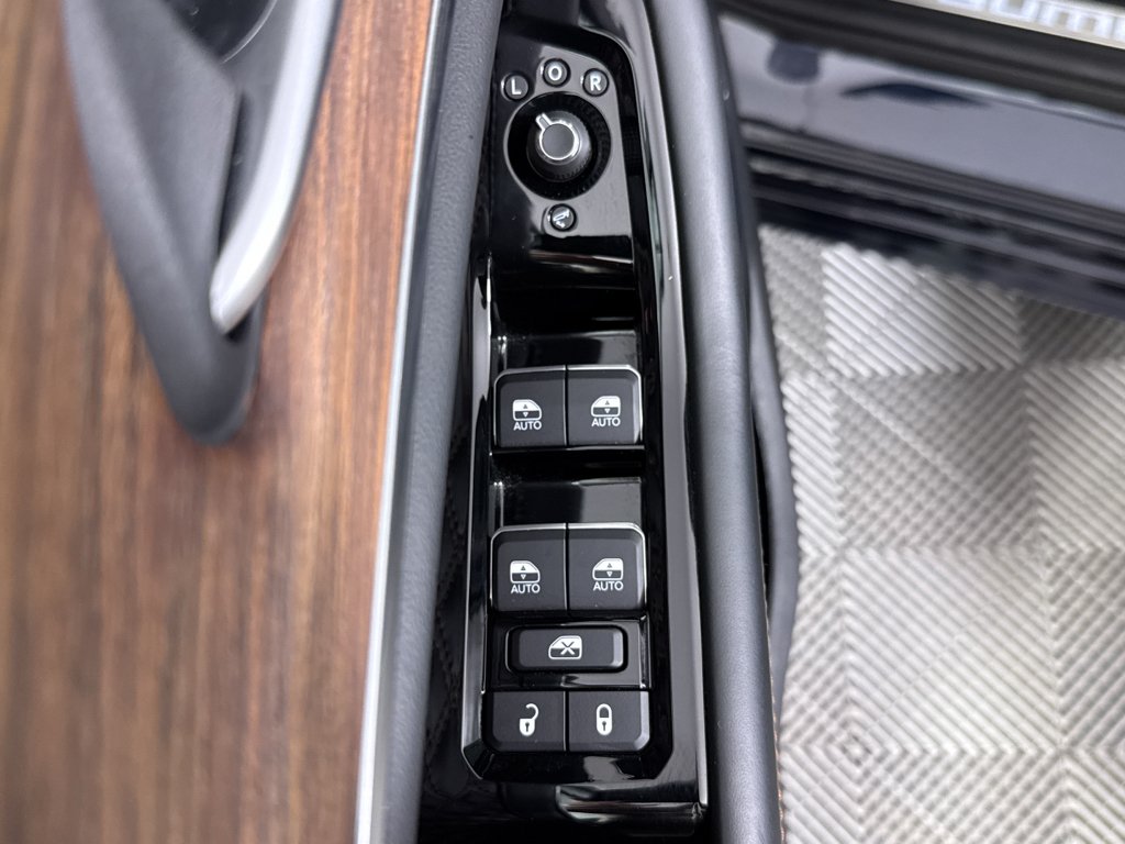Used 2022 Midnight Blue Jeep Summit image 29