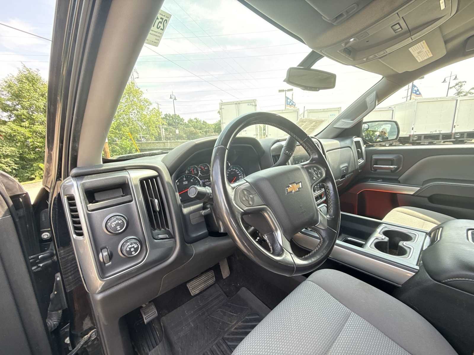 Used 2018 BLACK Chevrolet LT image 10