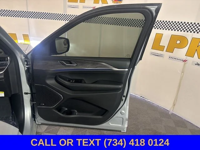 Used 2023 Silver Jeep Overland image 29