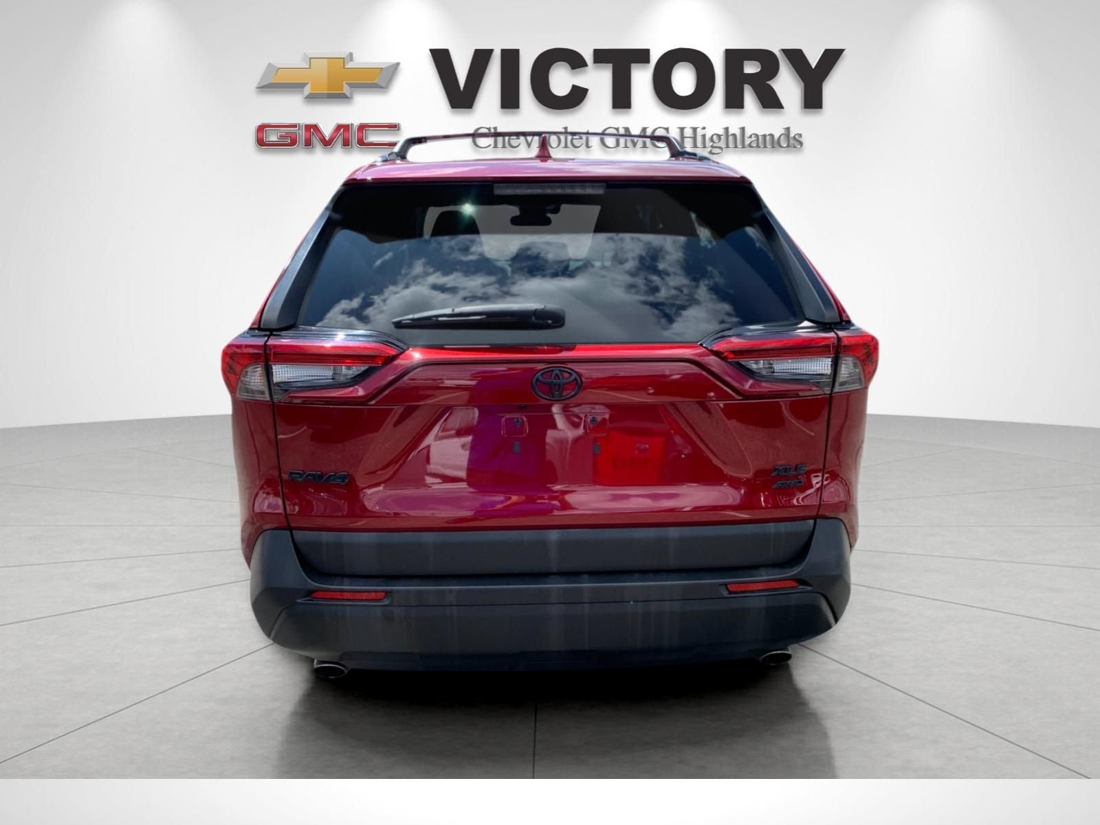 Used 2022 Red Toyota XLE image 4