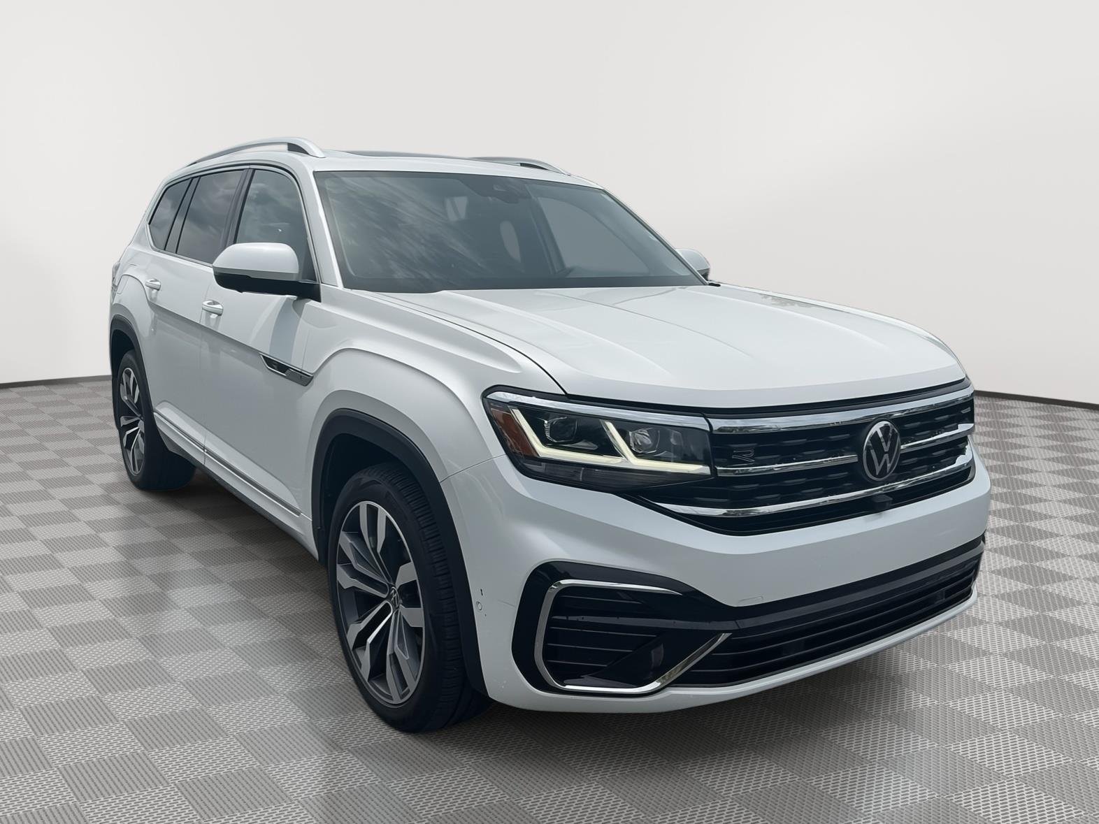 2023 Volkswagen Atlas 3.6L SEL Premium R-Line 4MOTION's photo