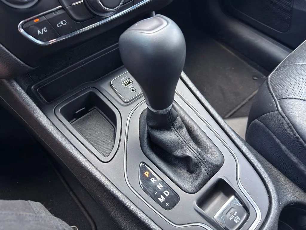 Used 2021 Green Jeep Latitude Lux image 40