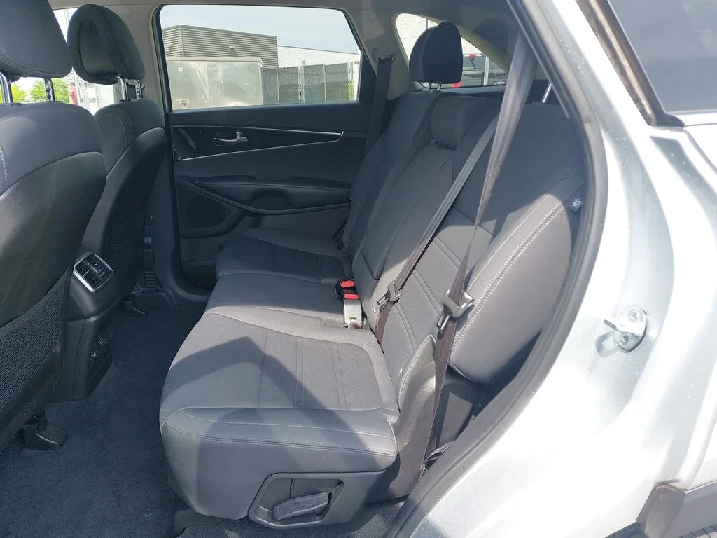 Used 2016 Silver Kia LX image 13