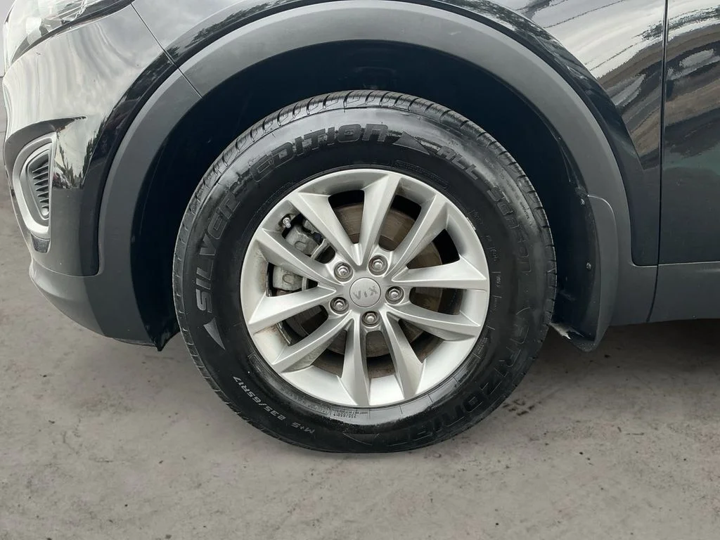 Used 2016 Black Kia LX image 9