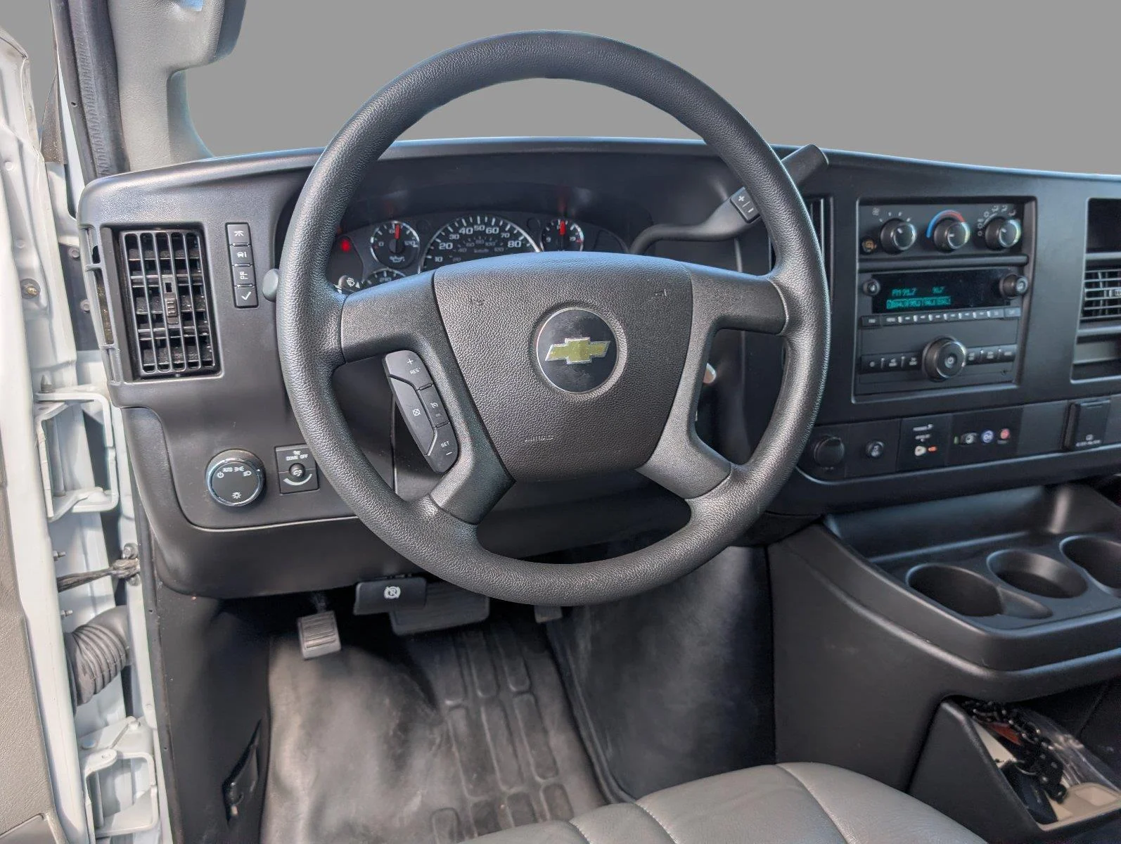Used 2025 Summit White Chevrolet WT image 4