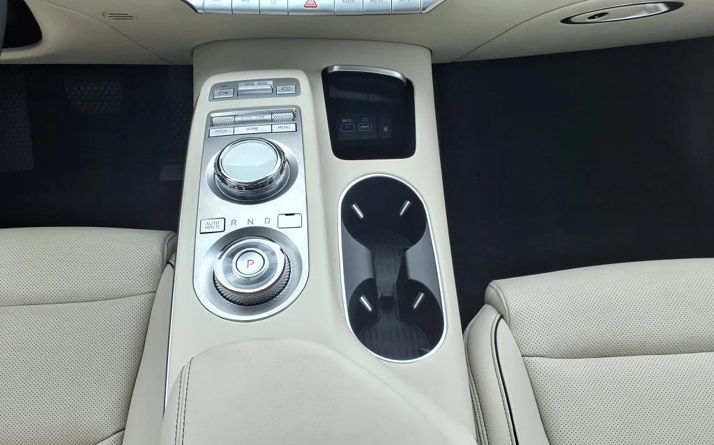 Used 2024 White Genesis 2.5T image 30