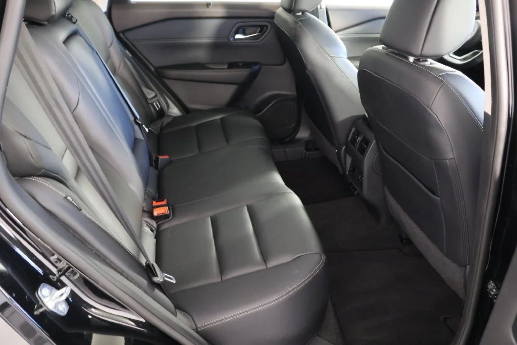 Used 2023 Super Black Nissan SL image 22