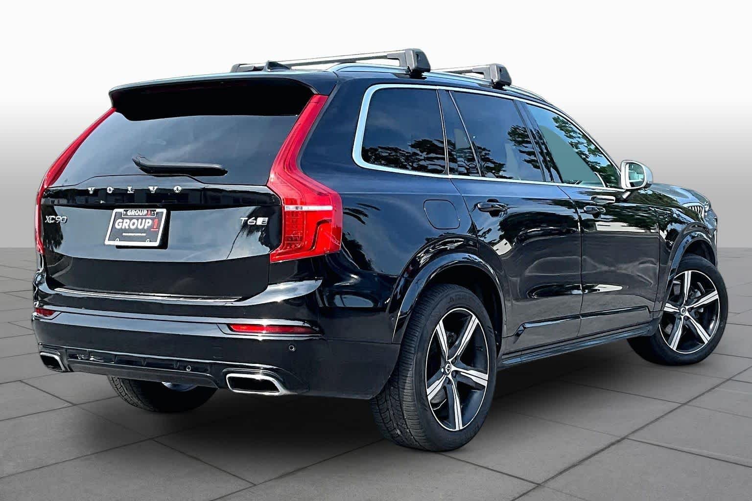 Used 2019 Onyx Black Metallic Volvo R-Design image 13