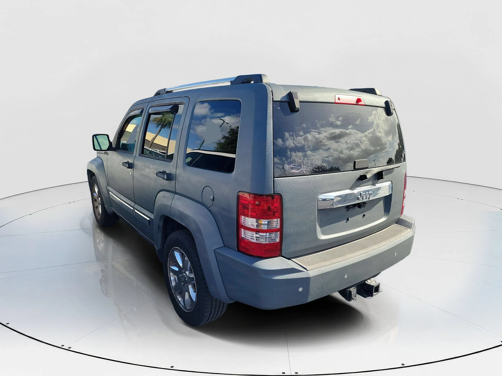 Used 2009 Silver Jeep Limited image 4