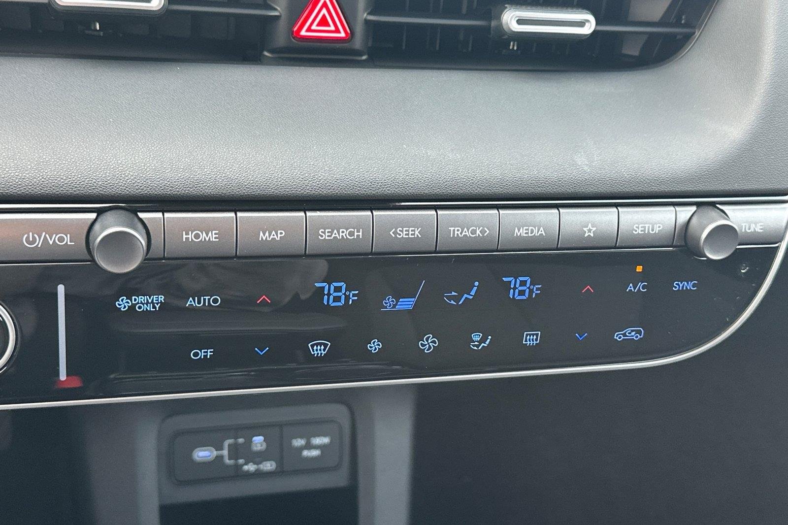 New 2026 Abyss Black Hyundai SE image 40