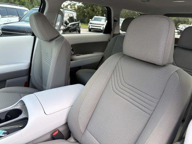 New 2027 Blue Hyundai SE FWD image 10