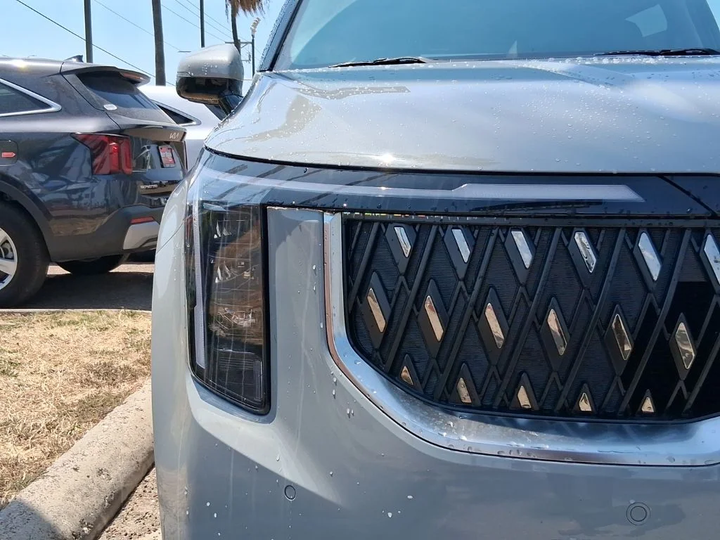 New 2027 White Kia EX image 3