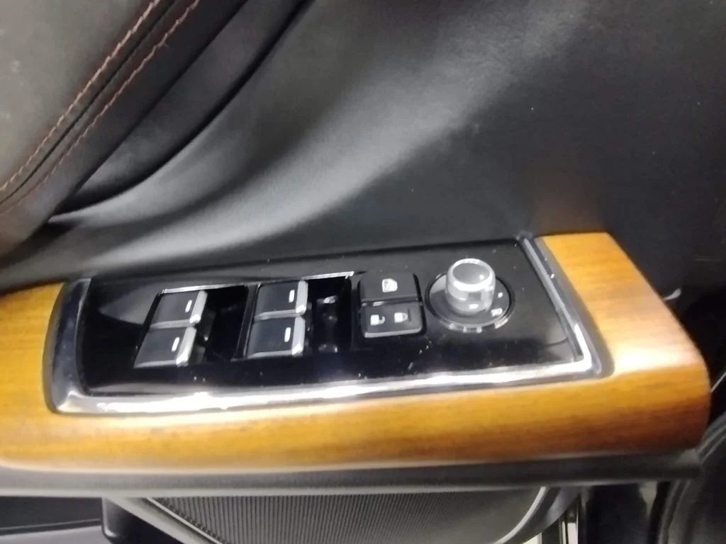 Used 2017 Black Mazda Signature image 21