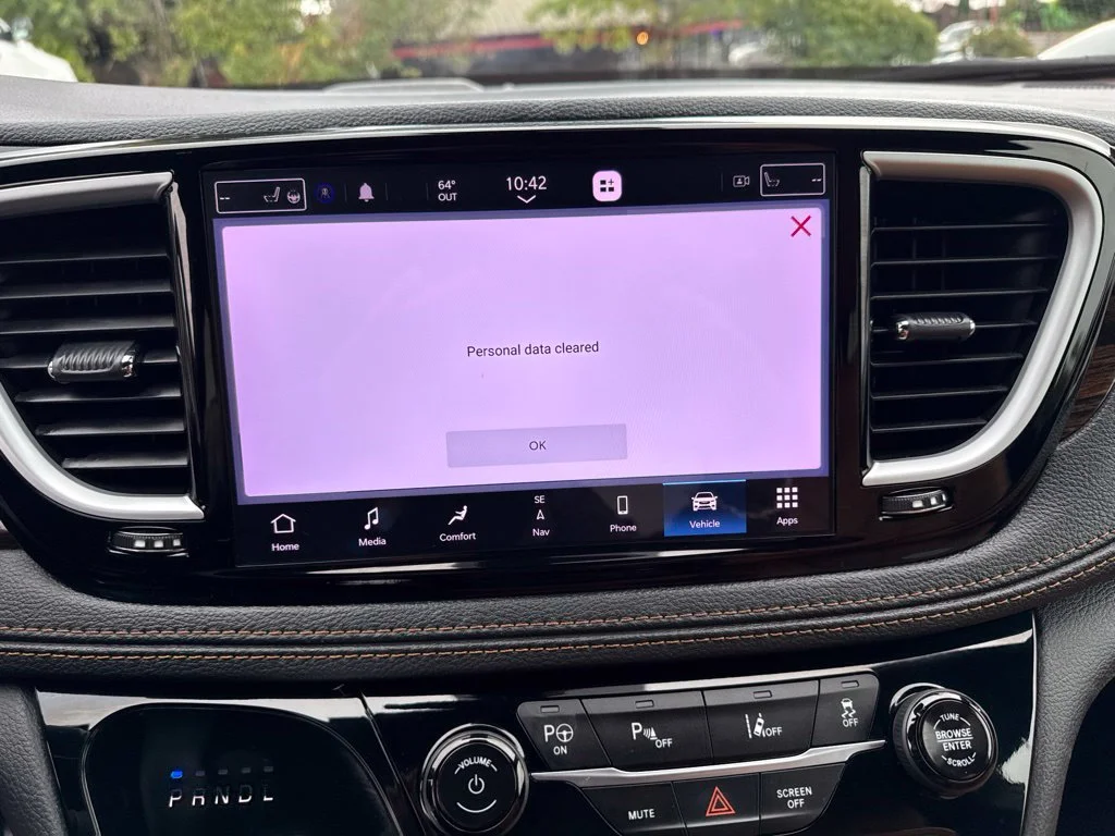 Used 2023 Fathom Blue Pearlcoat Chrysler Pinnacle image 5