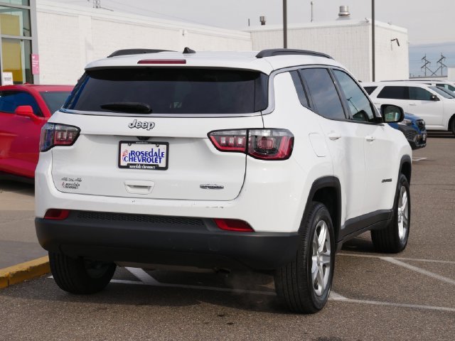 Used 2024 White Jeep Latitude image 27