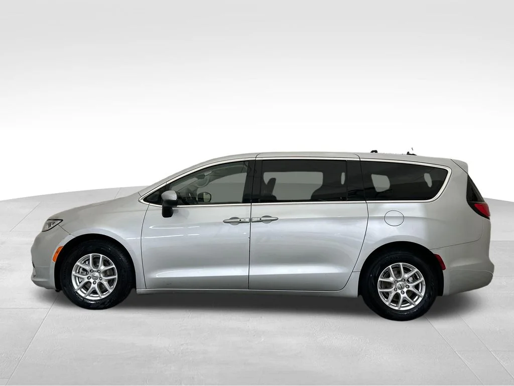 Used 2023 Silver Chrysler Touring L image 2
