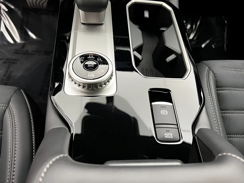 New 2026 White Diamond Mitsubishi LE image 27