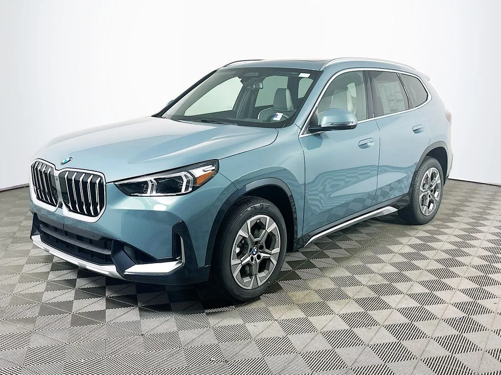 Used 2026 Green Metallic BMW xDrive28i image 1