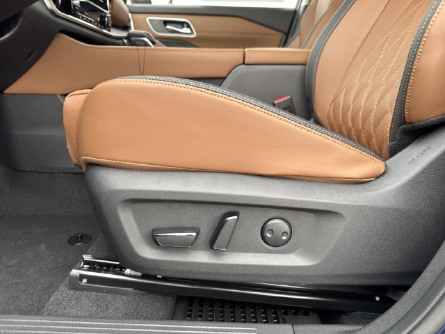 New 2026 Black Nissan Platinum image 12