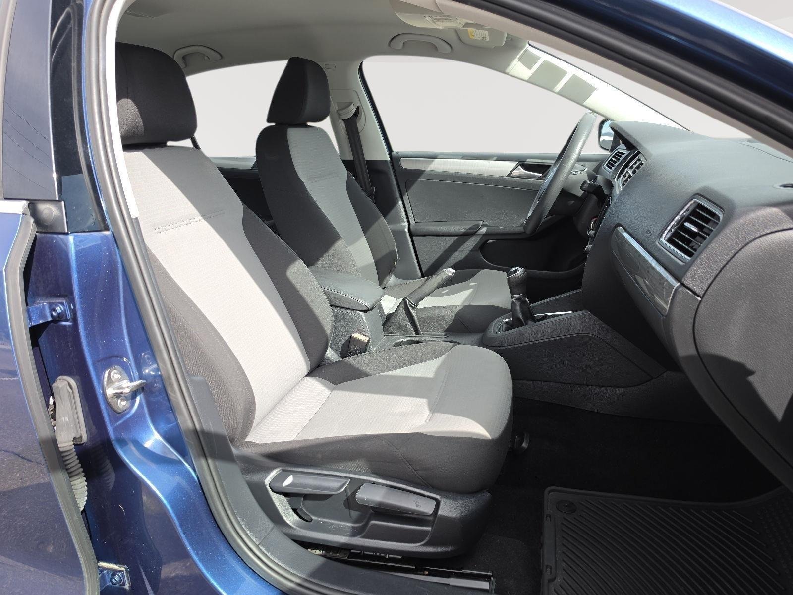 Used 2017 Silk Blue Metallic Volkswagen 1.4T S image 37