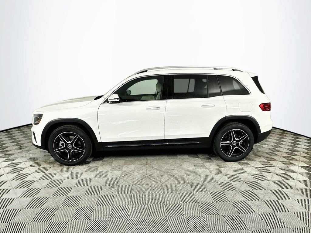 New 2026 Polar White Mercedes-Benz GLB 250 image 4