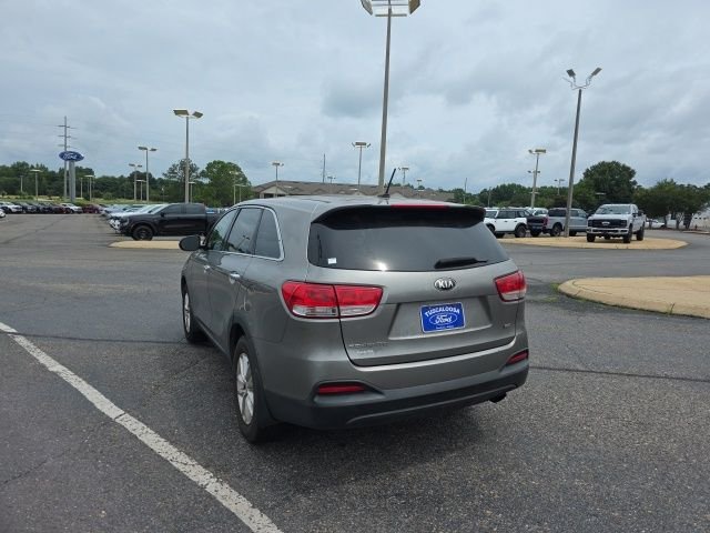 Used 2017 Silver Kia L image 5