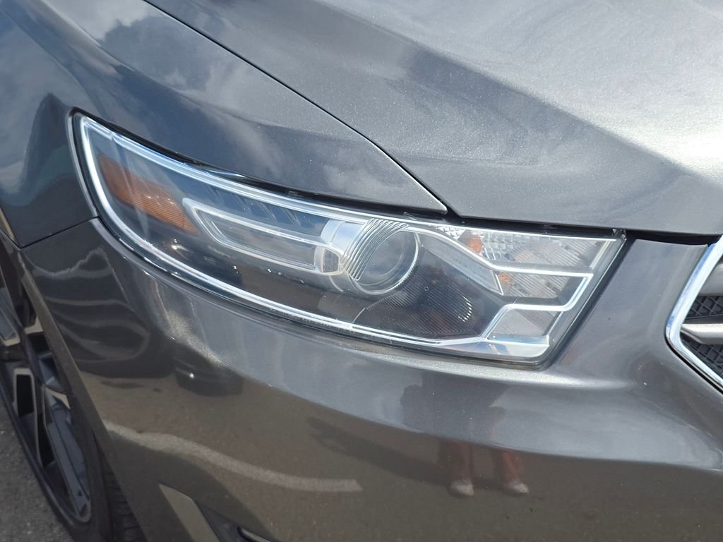 Used 2019  Ford Limited image 14