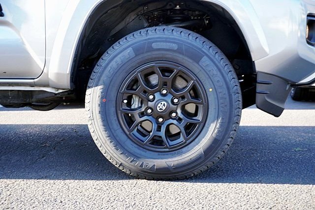 Used 2022 Silver Toyota SR5 image 7