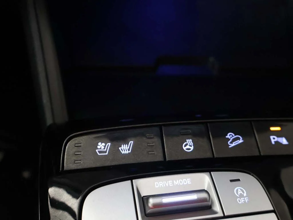 Used 2022 Black Hyundai Limited image 50