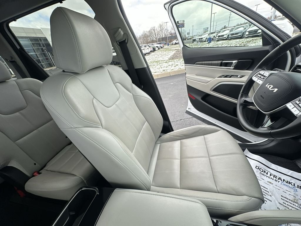 Used 2024 Glacial White Pearl Kia EX image 15